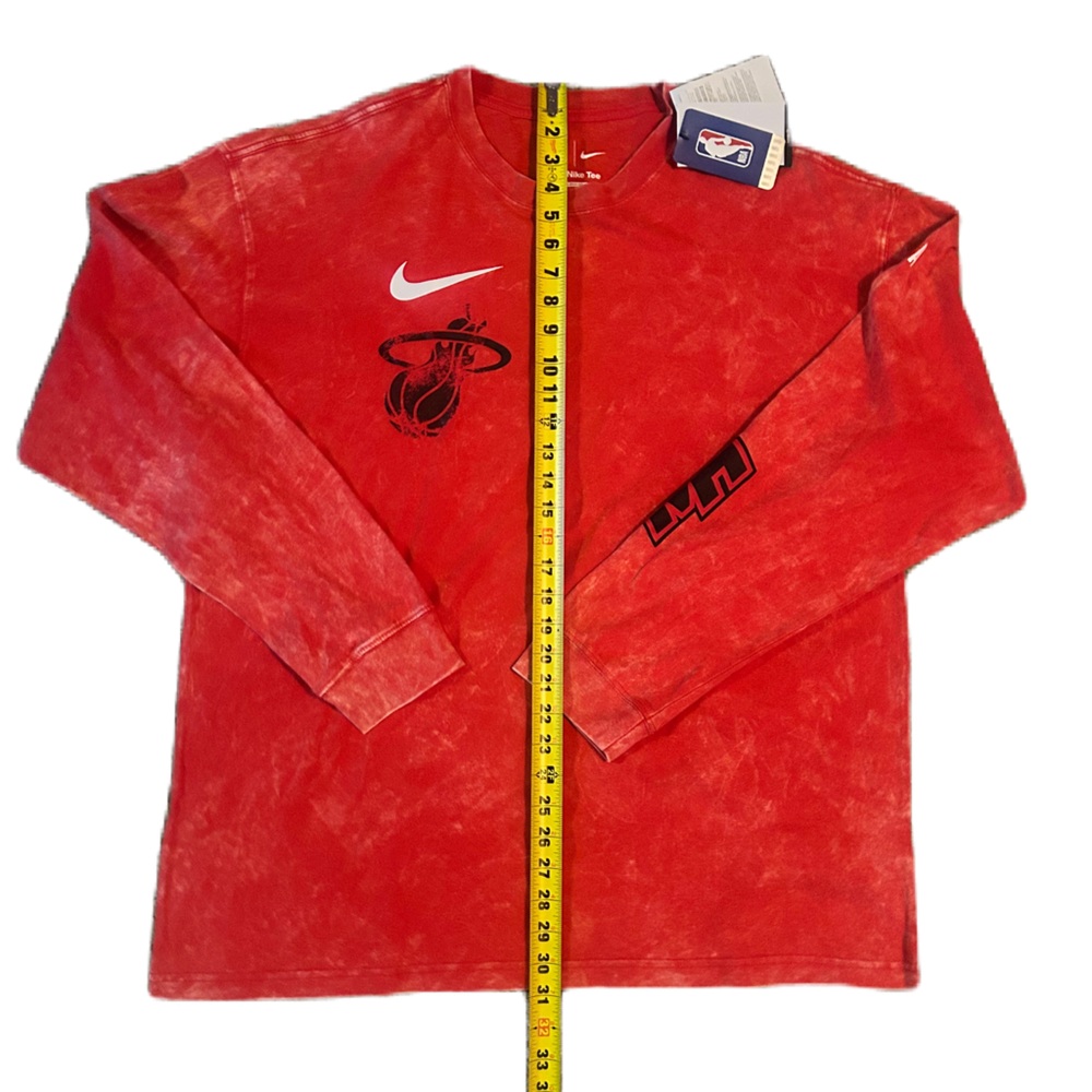 Miami Heat Courtside City Edition
Men's Nike NBA Men’s Long-Sleeve T-Shirt XL - Picture 5 of 13